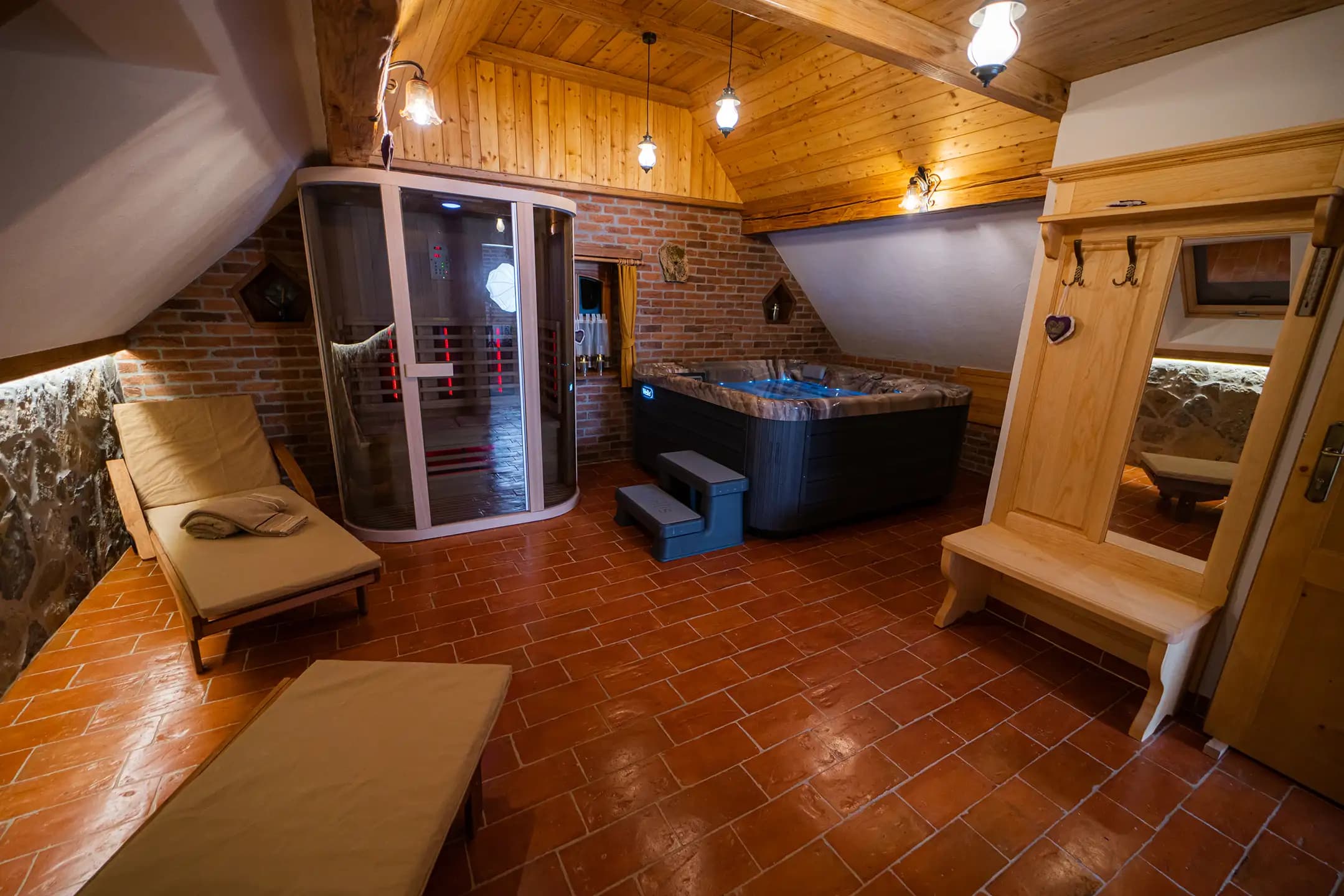 Wellness z infrardečo savno in jacuzzijem